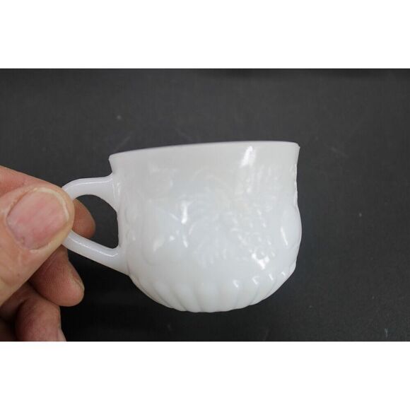 Set Of 8 Vintage Fruit Decorated Pressed Fused Milk Glass Punch Cups MINT - Picture 4 of 8